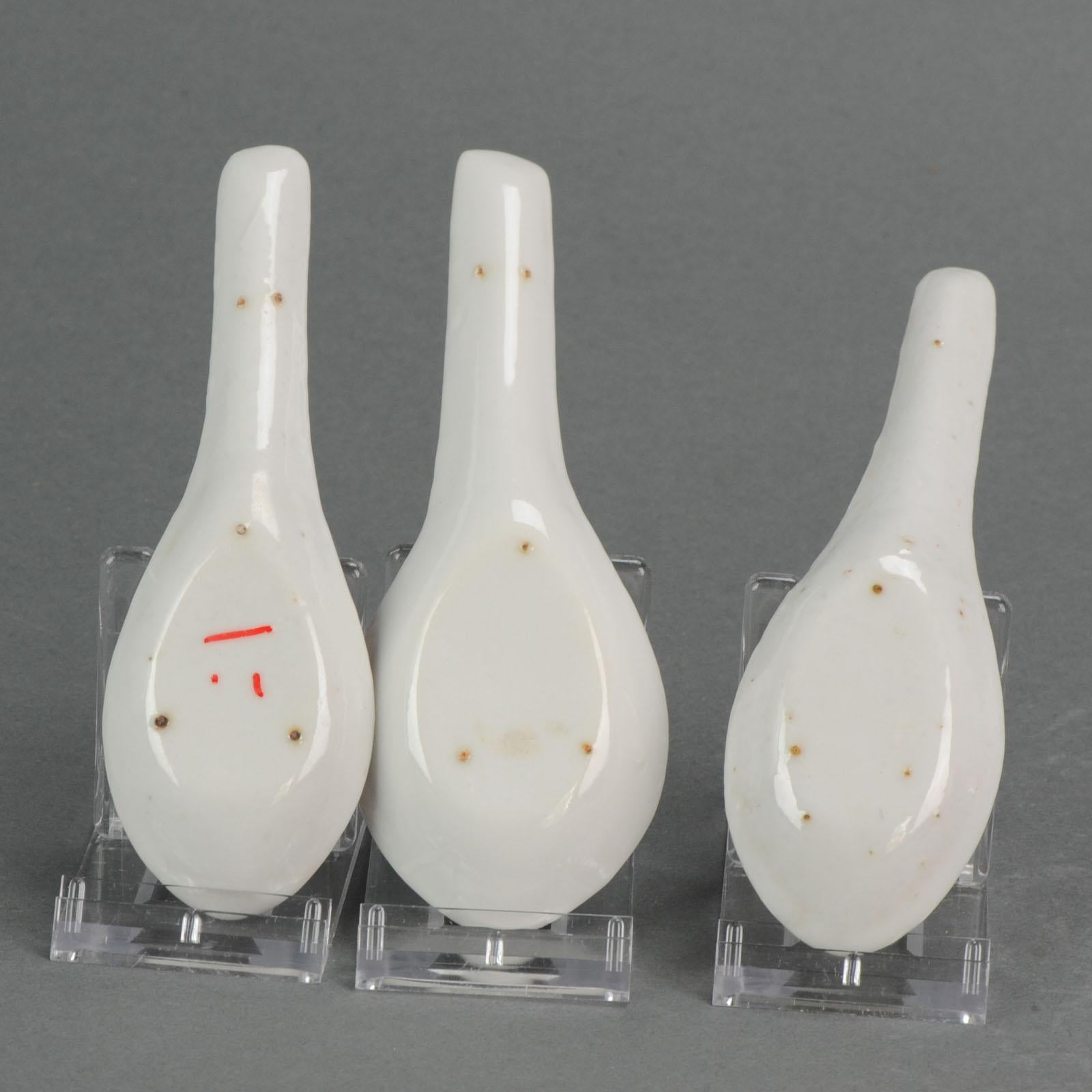 Satz von 3 Mitte des 20. Jahrhunderts Chinesische Porzellanlöffel Blumen Unmarked, sehr schöne Löffel.

Zusätzliche Informationen:
MATERIAL: Porzellan & Töpferei
Herkunftsregion: China
Zeitraum: 20. Jahrhundert
Zustand: Perfekt
Abmessungen: Länge
