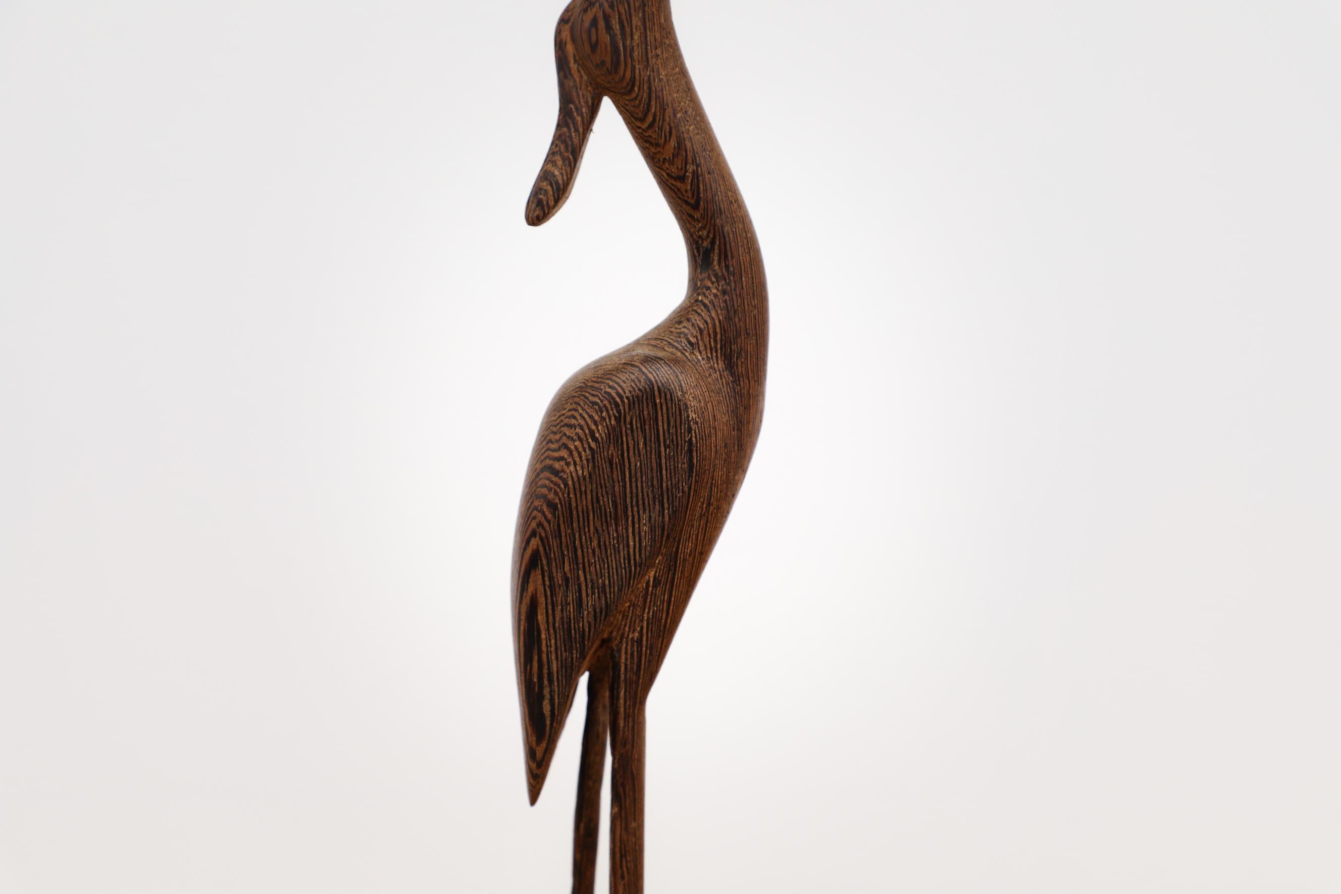 Ensemble de trois élégantes cigognes du milieu du siècle, sculptées à la main en Oak, Wenge et Horn en vente 6