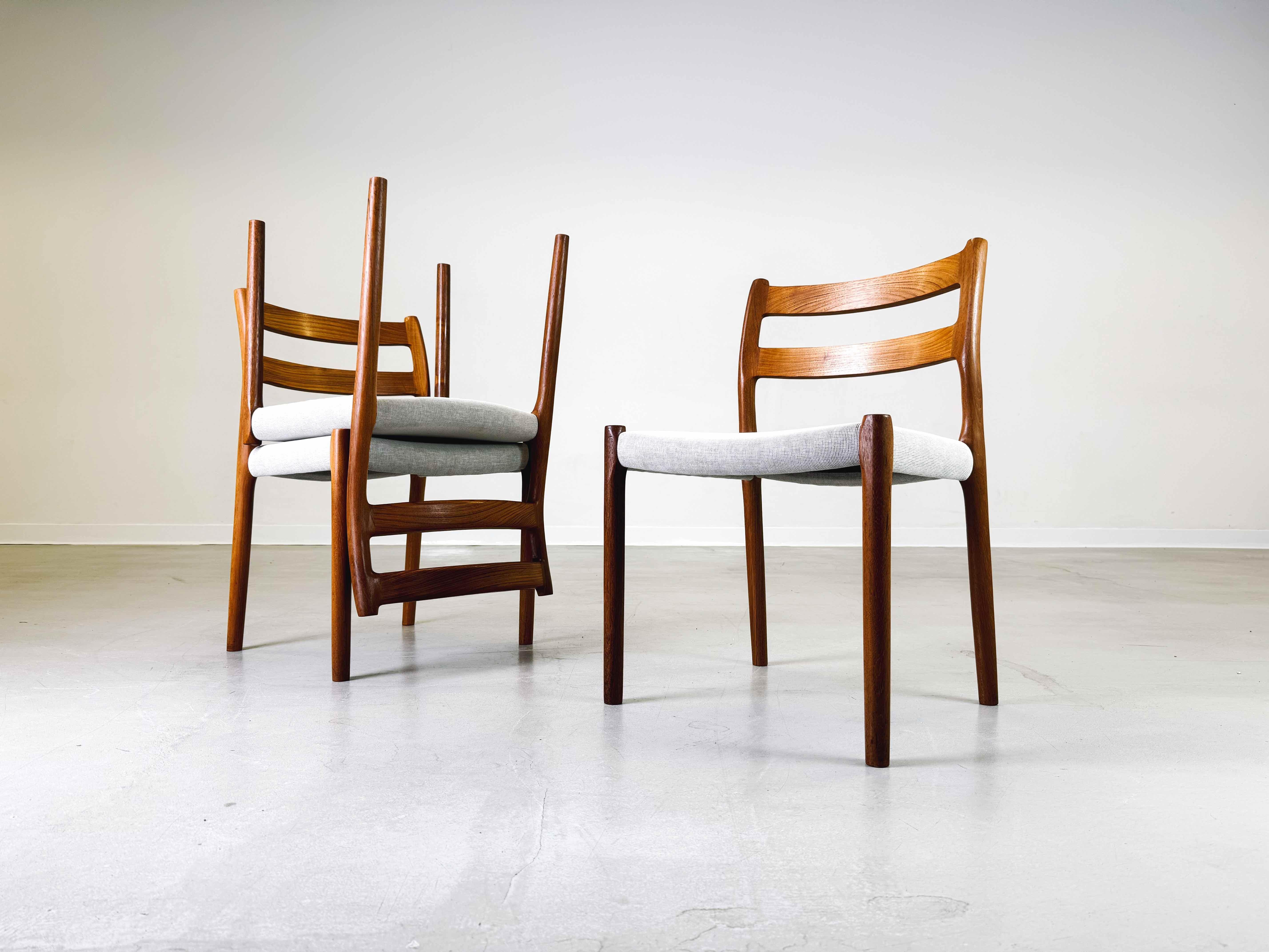 Mid-Century moderno Set di 3 sedie di metà secolo Niels O Moller J.L. Møllers modello 84 in vendita