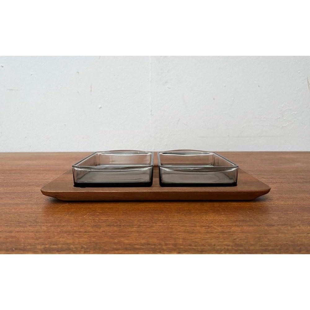 Satz von 3 dänischen Cabaret-Glasschalen aus der Jahrhundertmitte mit Teakholz-Tablett, 1960er Jahre im Angebot 4