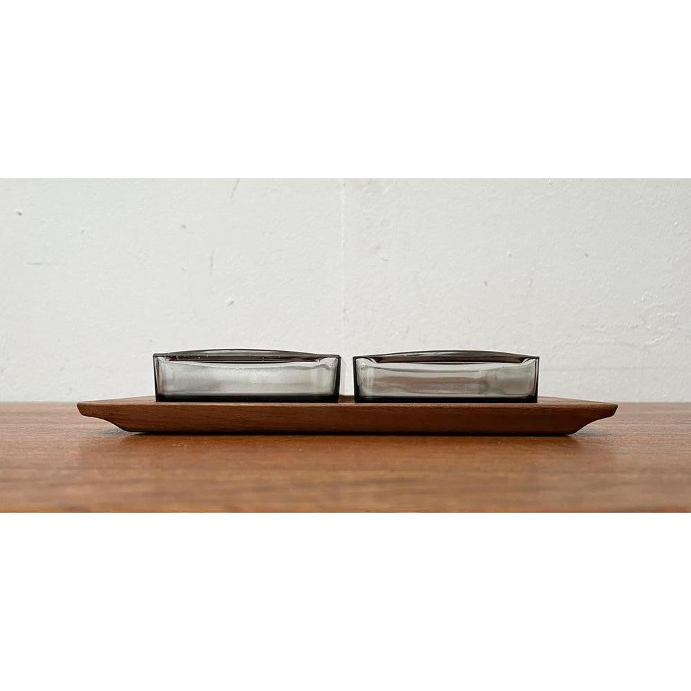 Satz von 3 dänischen Cabaret-Glasschalen aus der Jahrhundertmitte mit Teakholz-Tablett, 1960er Jahre im Angebot 6