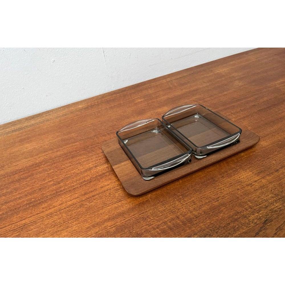 Satz von 3 dänischen Cabaret-Glasschalen aus der Jahrhundertmitte mit Teakholz-Tablett, 1960er Jahre im Angebot 3