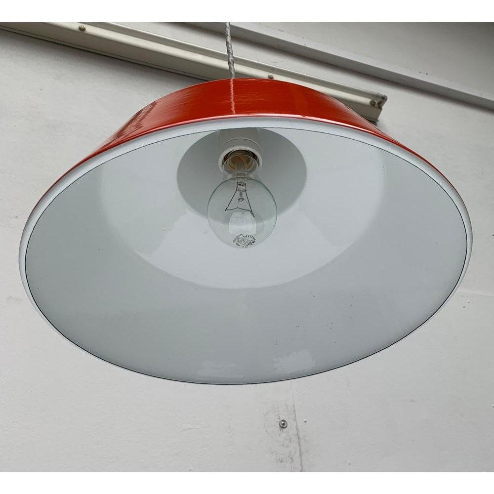 Set di 3 lampade a sospensione Emaille Amatur danesi di metà secolo, anni '60 in vendita 3