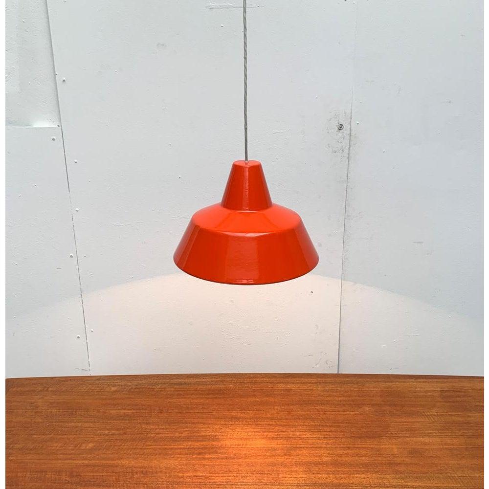 Set di 3 lampade a sospensione Emaille Amatur danesi di metà secolo, anni '60 In condizioni buone in vendita a Hamburg, DE
