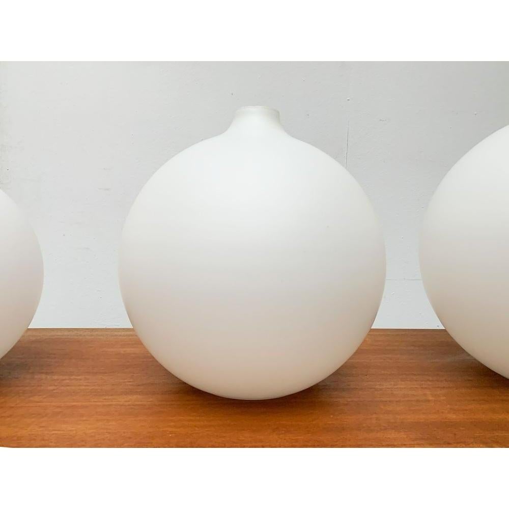 XX secolo Set di 3 lampade a sospensione satellitari danesi di metà secolo di Vilhelm Wohlert, fine anni '50 in vendita