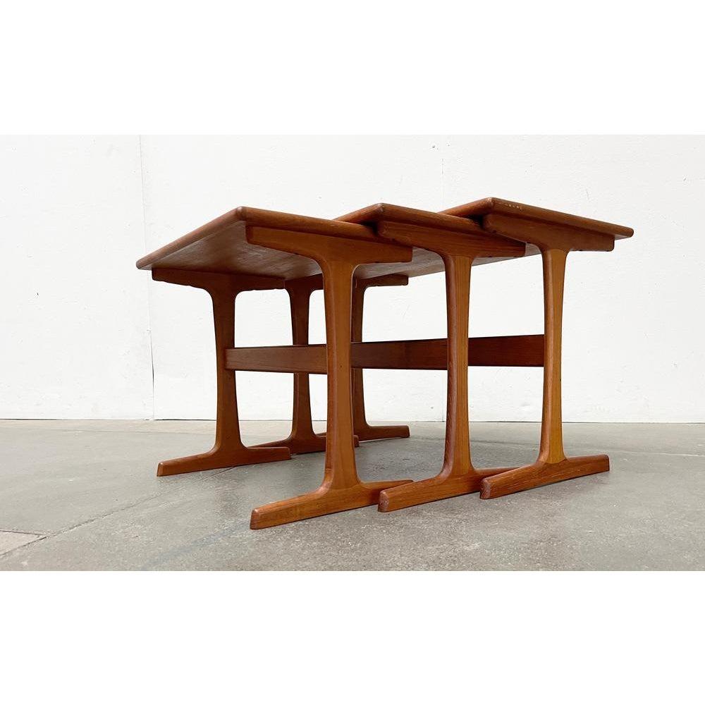 Mid-Century Modern Set of 3 Mid-Century Danish Teak Nesting Tables from Vildbjerg Møbelfabrik, 960s For Sale