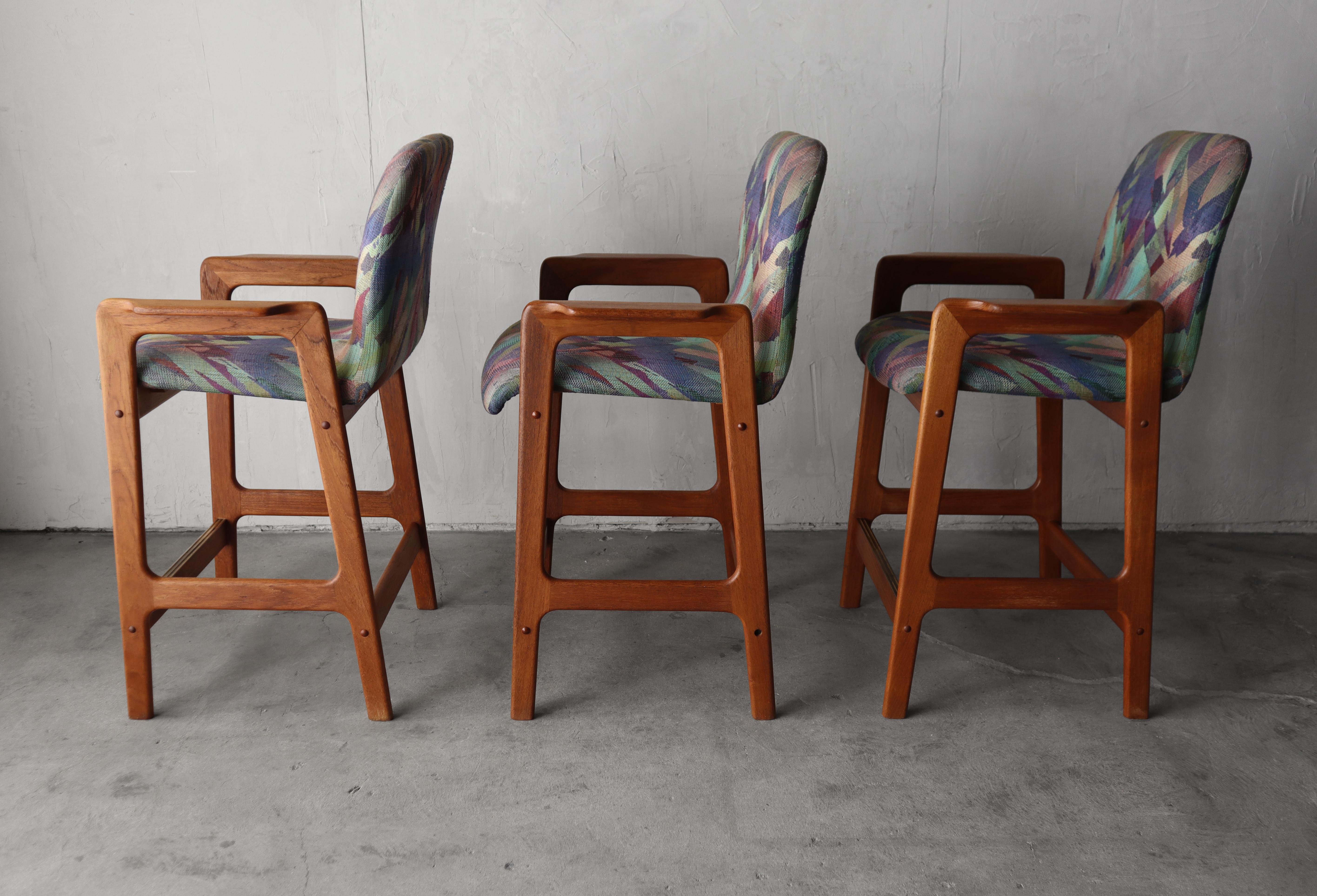 Mid-Century Modern Ensemble de 3 tabourets en teck danois du milieu du siècle dernier en vente