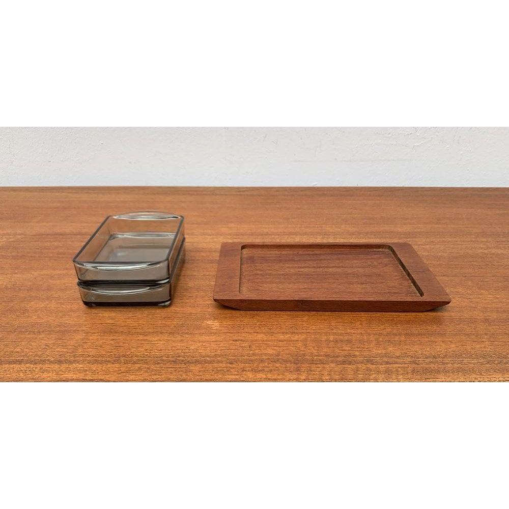 Satz von 3 dänischen Teakholz-Tabletts aus der Mitte des Jahrhunderts mit Cabaret-Glastabletts, 1960er Jahre im Angebot 4
