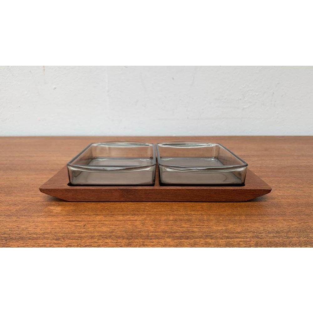 Satz von 3 dänischen Teakholz-Tabletts aus der Mitte des Jahrhunderts mit Cabaret-Glastabletts, 1960er Jahre im Angebot 6
