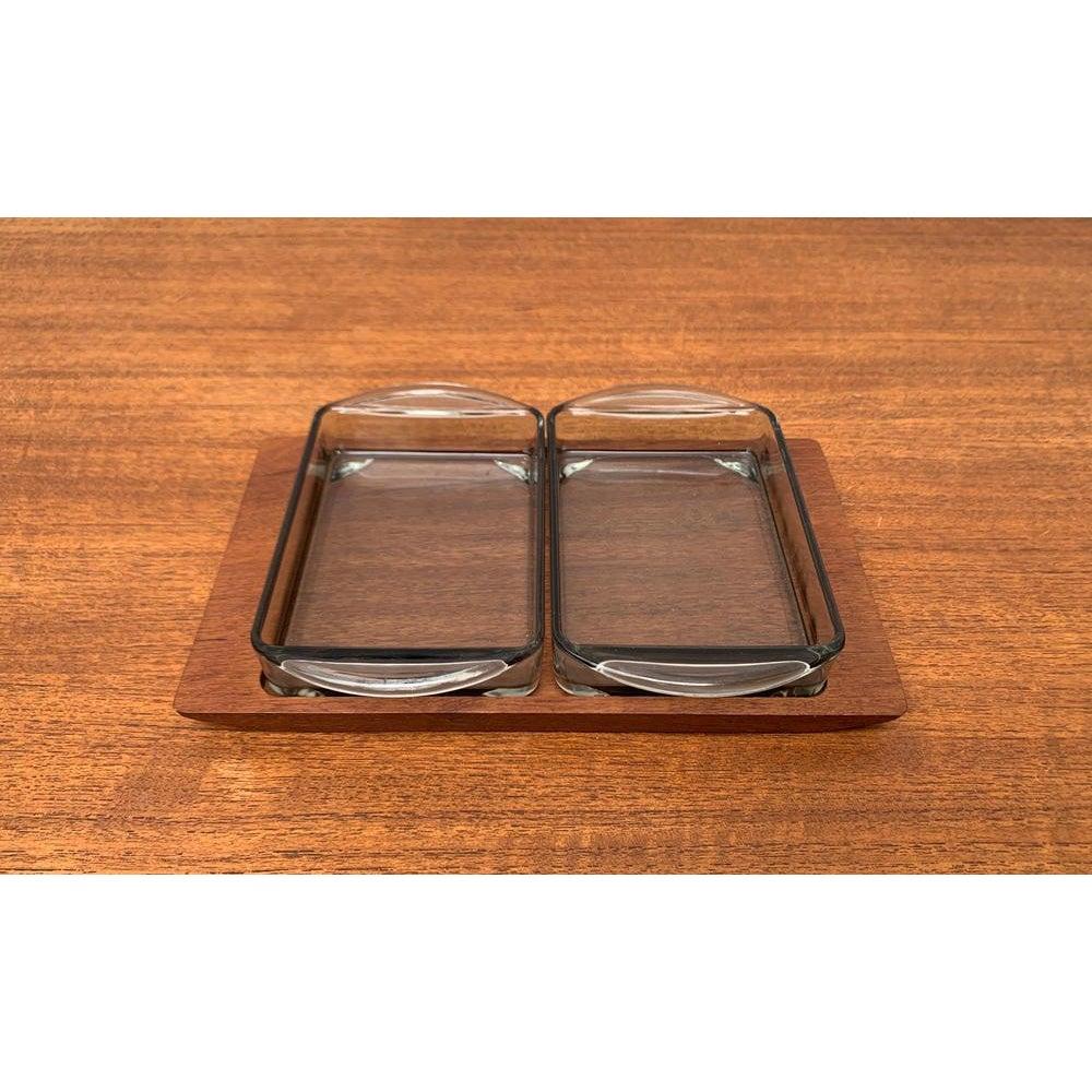 Satz von 3 dänischen Teakholz-Tabletts aus der Mitte des Jahrhunderts mit Cabaret-Glastabletts, 1960er Jahre im Zustand „Hervorragend“ im Angebot in Hamburg, DE