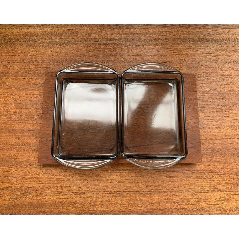 Satz von 3 dänischen Teakholz-Tabletts aus der Mitte des Jahrhunderts mit Cabaret-Glastabletts, 1960er Jahre im Angebot 3