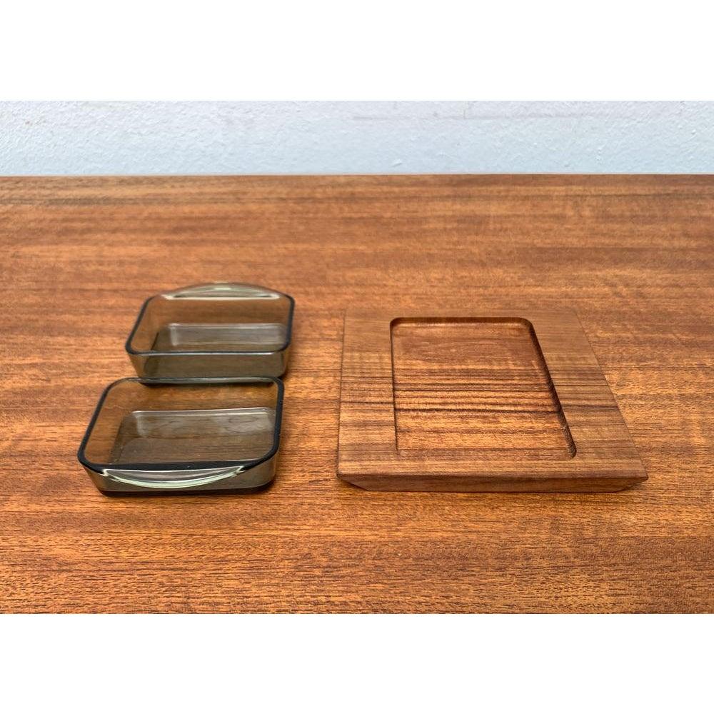 3er-Set dänisches Teakholz-Tablett mit Gläsern aus der Jahrhundertmitte, 1960er Jahre (Dänisch) im Angebot