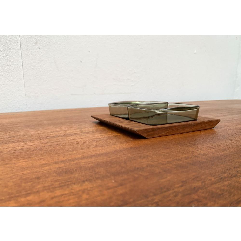 3er-Set dänisches Teakholz-Tablett mit Gläsern aus der Jahrhundertmitte, 1960er Jahre im Zustand „Hervorragend“ im Angebot in Hamburg, DE