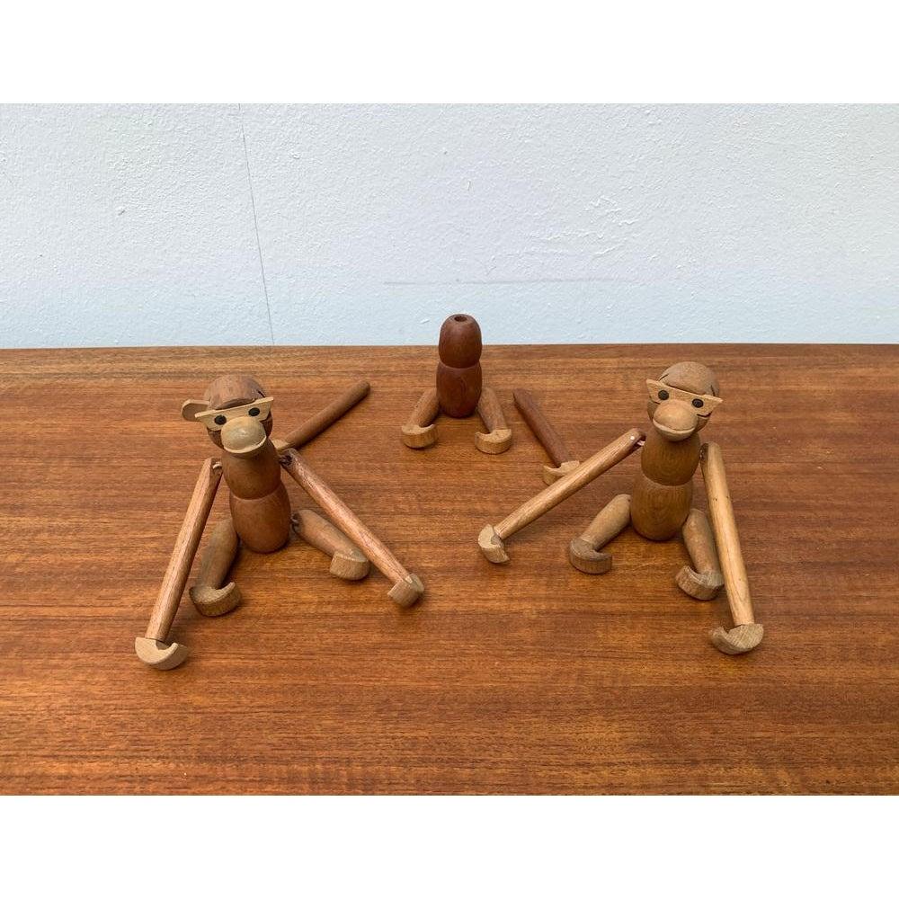 Figure di scimmie in legno da restaurare.

Informazioni aggiuntive:
Materiali: Wood
Colore: marrone
Stili: Medioevo Moderno
Paese di origine: Danimarca
Tipo di articolo: Vintage, Antico o Pre-owned
Dimensioni: 5,91ʺW × 2,36ʺD × 7,48ʺH
Condit: