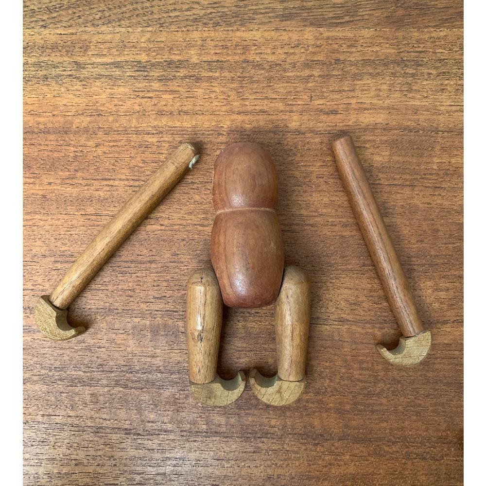 Legno Set di 3 figure di scimmie in legno danese di metà secolo in vendita