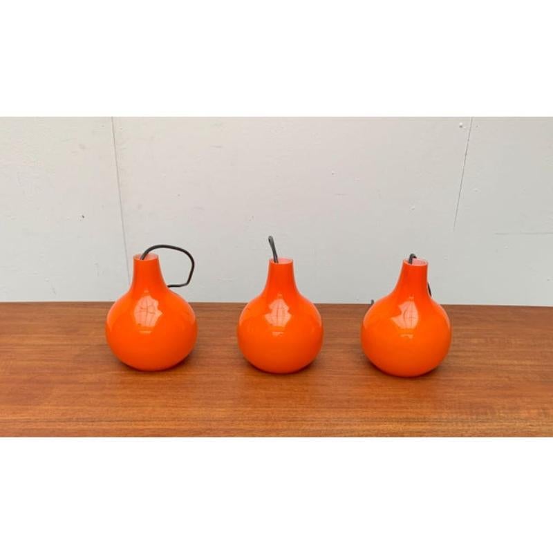 Set di 3 lampade a sospensione in vetro tedesco AH della metà del secolo scorso di Peill & Putzler in vendita 4