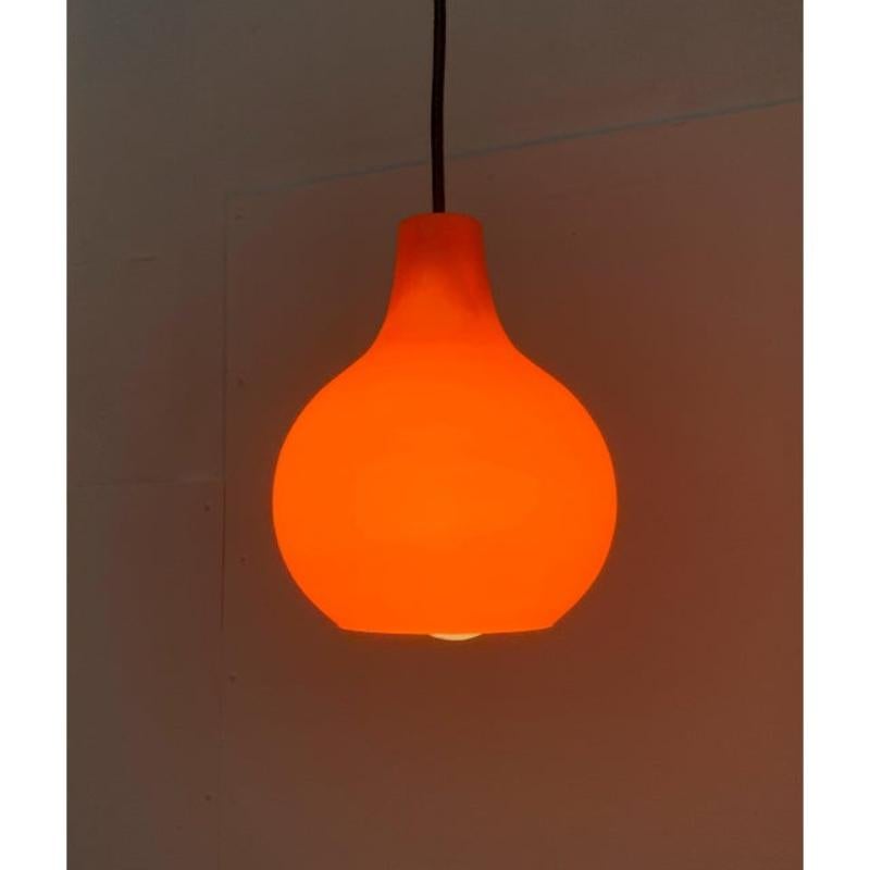 Set di 3 lampade a sospensione in vetro tedesco AH della metà del secolo scorso di Peill & Putzler in vendita 5