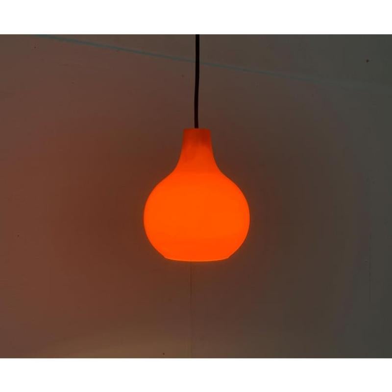 Mid-Century moderno Set di 3 lampade a sospensione in vetro tedesco AH della metà del secolo scorso di Peill & Putzler in vendita