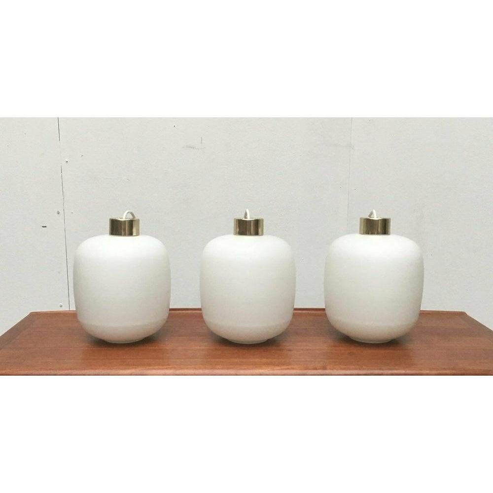Set of 3 Mid-Century German Balloon Glass Pendant Lamps, 1960s In Excellent Condition For Sale In Hamburg, DE