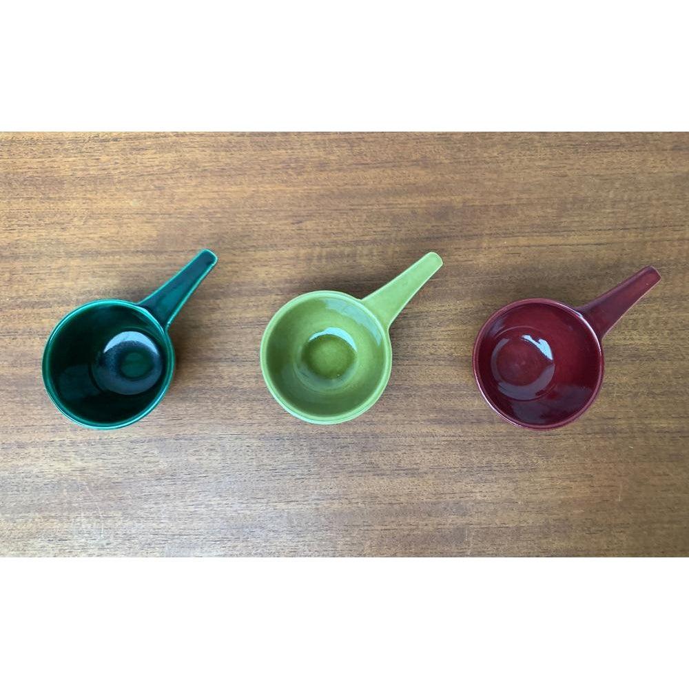 Set di 3 ciotole in ceramica tedesca di metà secolo con manico, anni '60 in vendita 2