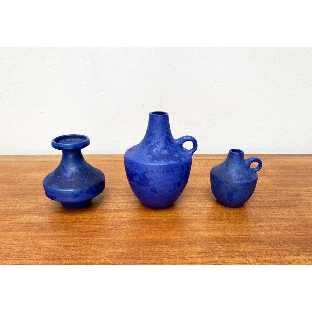 Mid-Century moderno Set di 3 vasi minimalisti tedeschi di metà secolo, blu cobalto, anni '60 in vendita