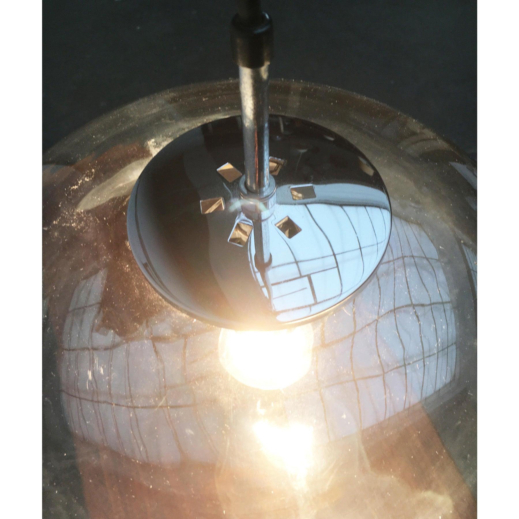 Satz von 3 deutschen Ufo-Hängeleuchten aus Glas aus der Mitte des Jahrhunderts aus Limburg im Zustand „Gut“ im Angebot in Hamburg, DE