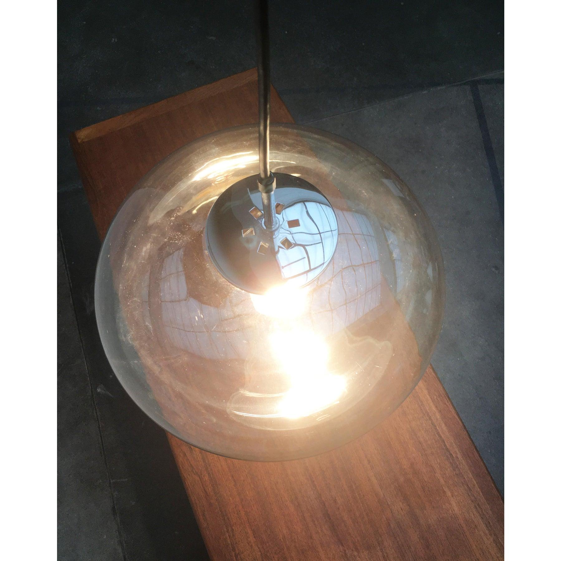 Satz von 3 deutschen Ufo-Hängeleuchten aus Glas aus der Mitte des Jahrhunderts aus Limburg (Metall) im Angebot