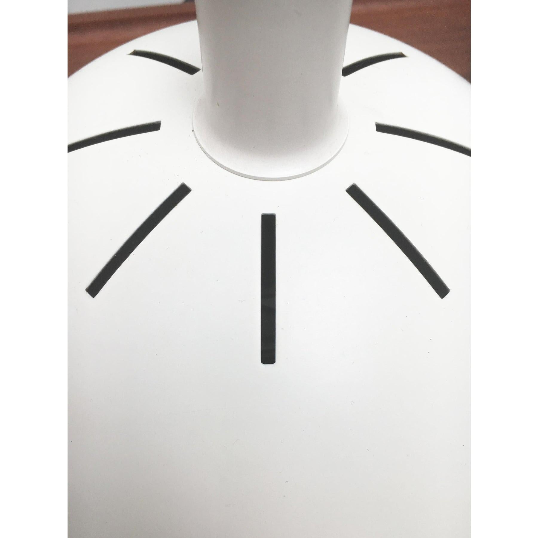Mid-Century moderno Set di 3 lampade a sospensione bianche dell'era spaziale tedesca di metà secolo di Staff Leuchten in vendita