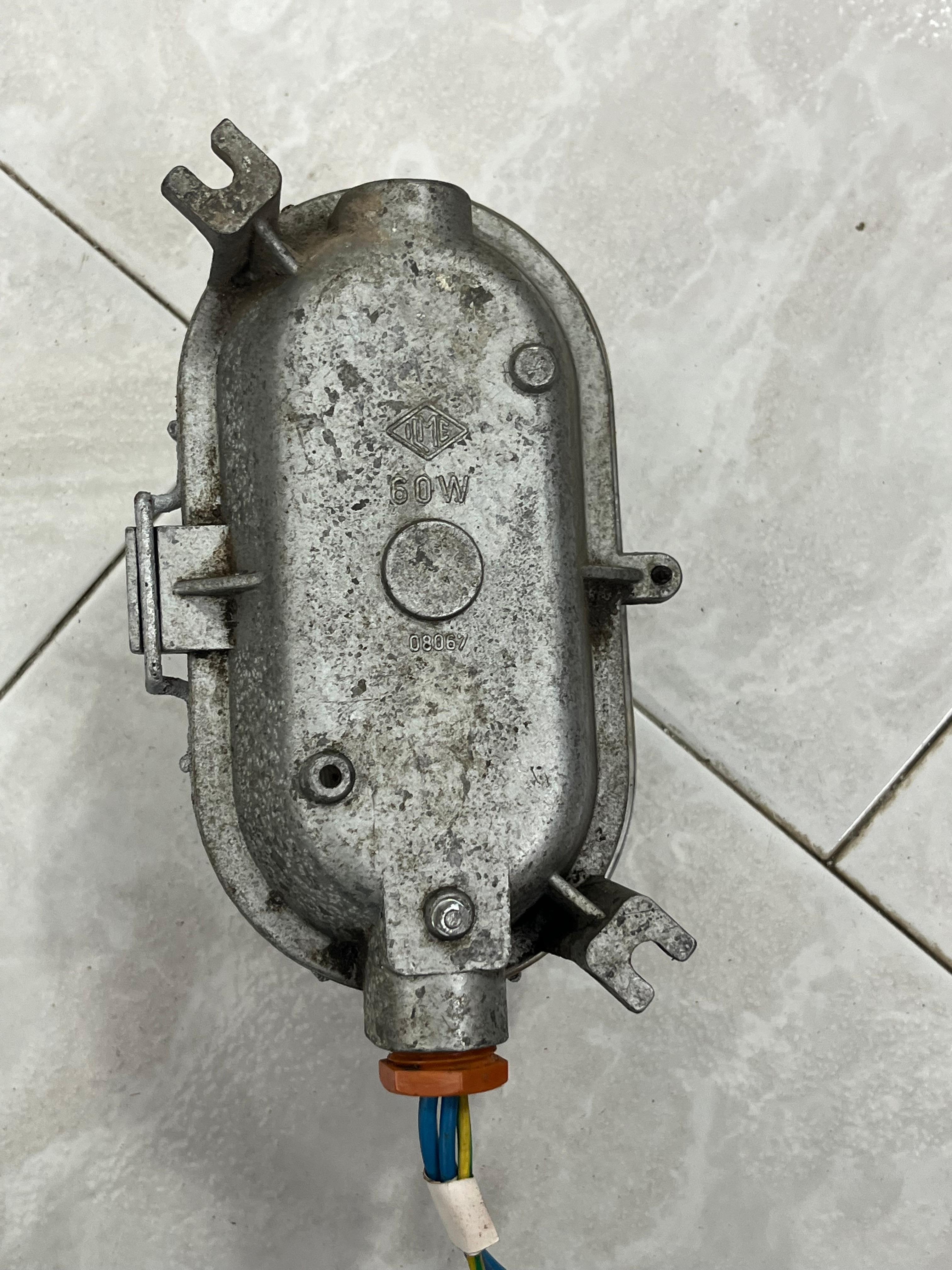 Ensemble de 3 appliques industrielles en fonte et verre du milieu du siècle, années 1950 Bon état - En vente à Palermo, IT