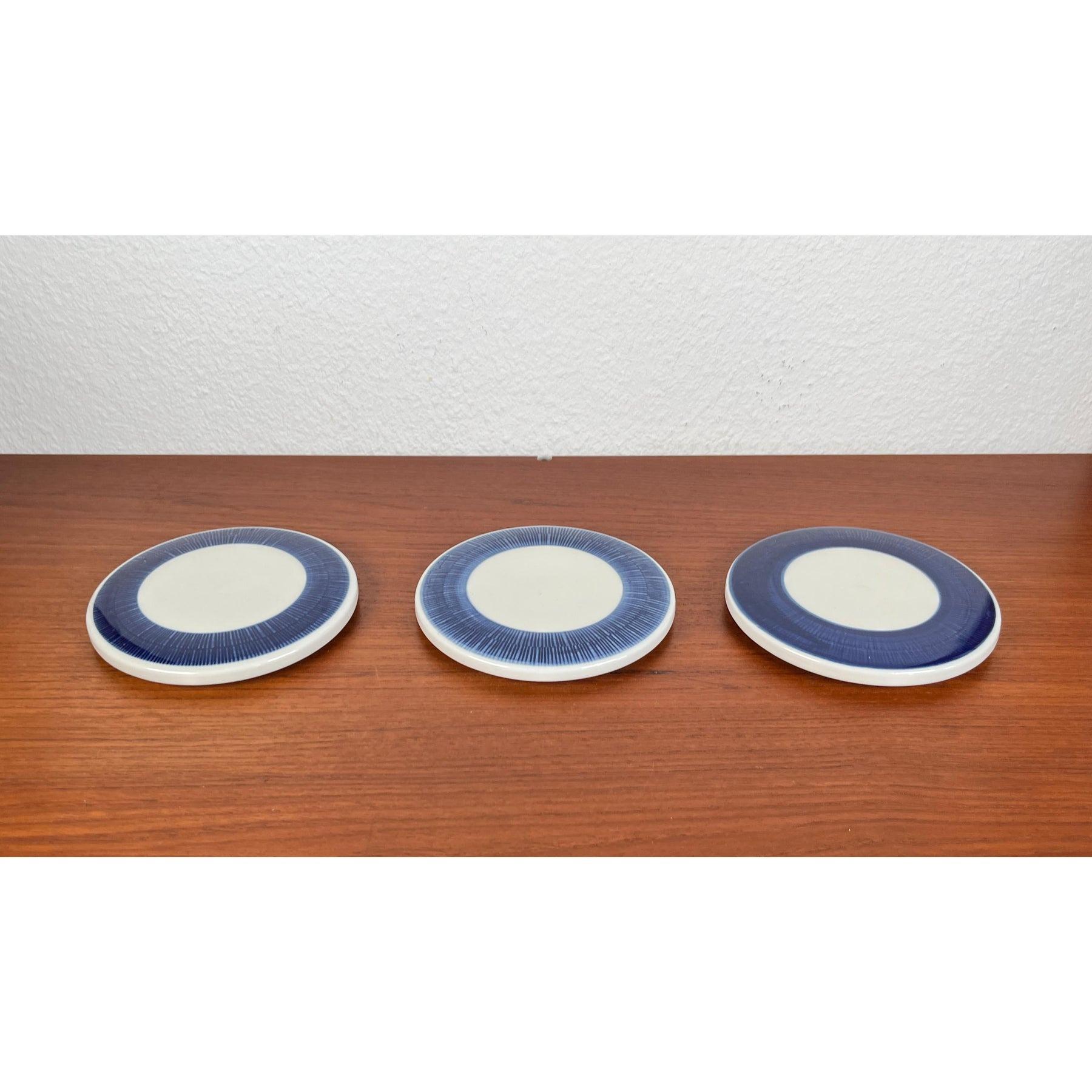 Mid-Century moderno Set di 3 coperchi della serie Koka Blue, Blau, Bla di Hertha Bengtson, anni '50, di metà secolo in vendita