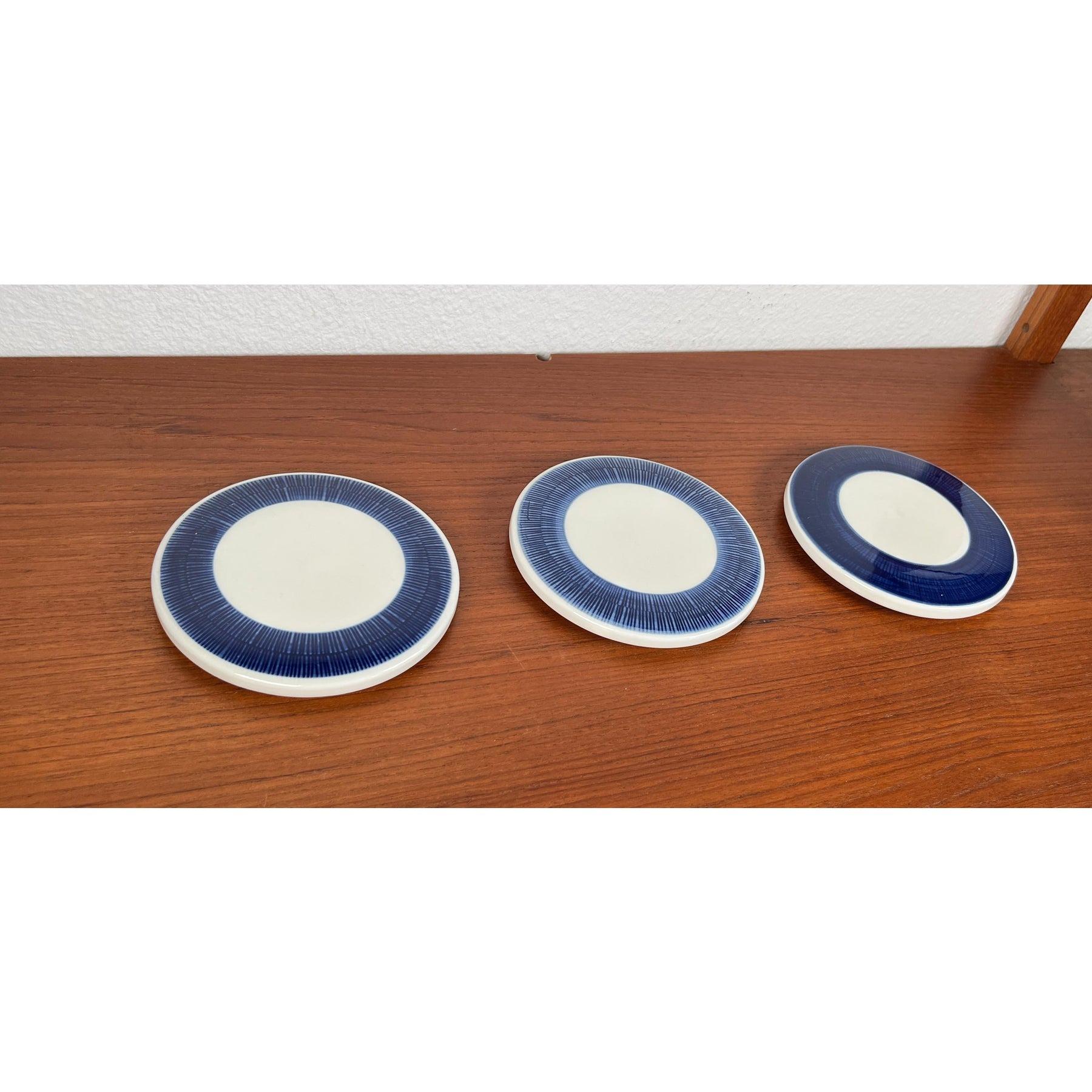 Ceramica Set di 3 coperchi della serie Koka Blue, Blau, Bla di Hertha Bengtson, anni '50, di metà secolo in vendita