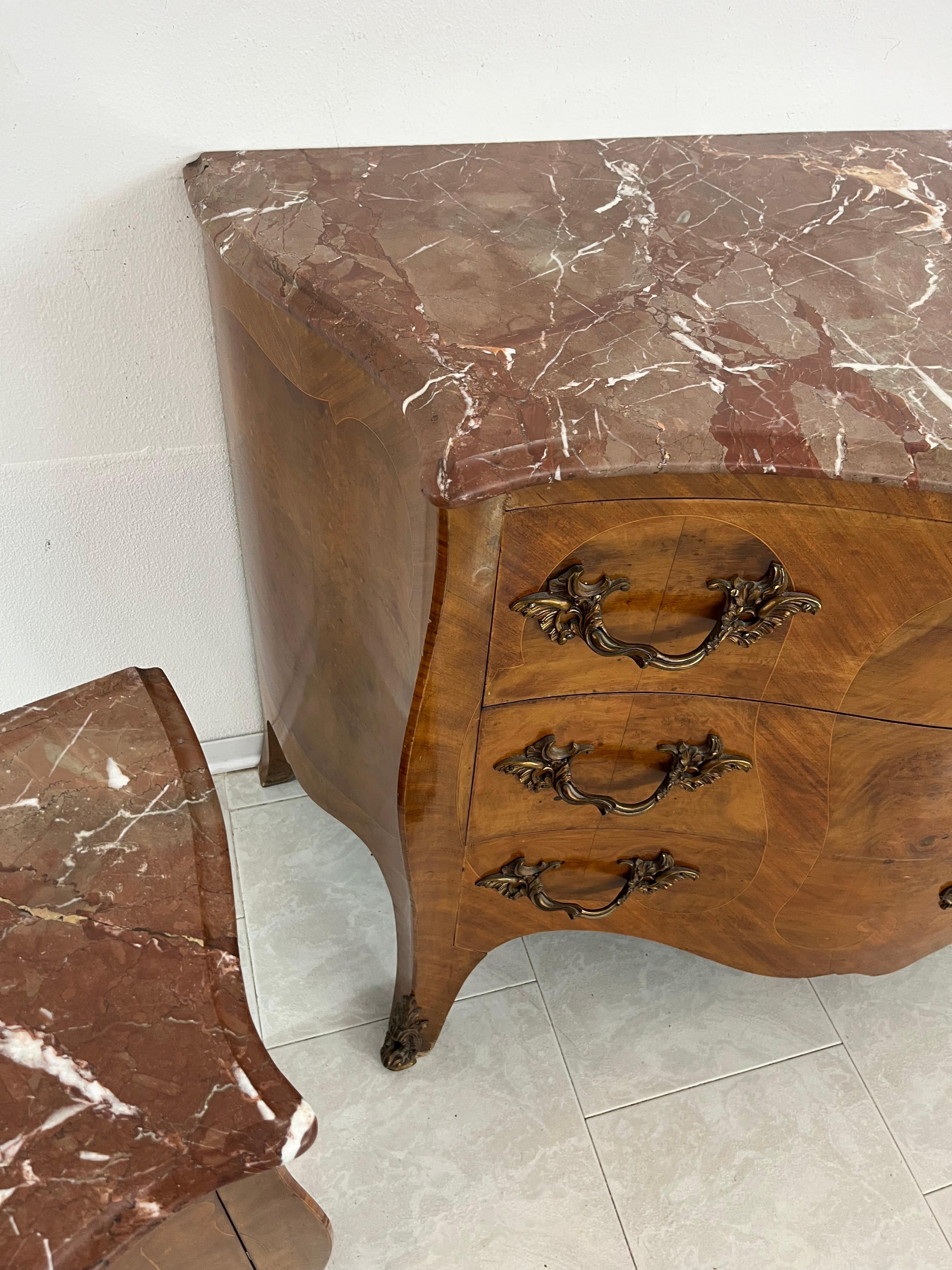 Ensemble de 3 commodes et tables de nuit de style Louis XV du milieu du siècle, années 1950 en vente 6
