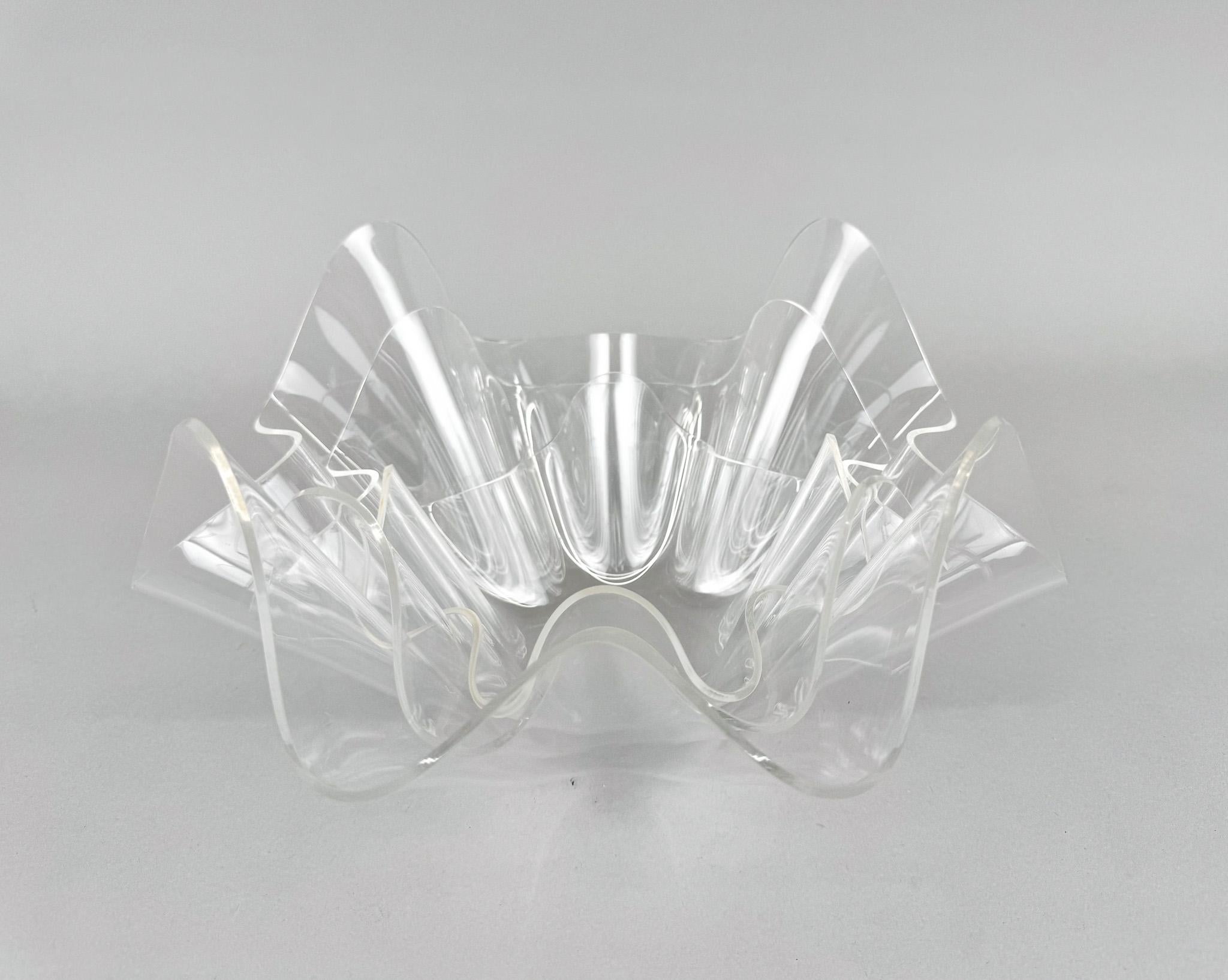 Set of three matching mid-century clear plastic bowls. 
The largest bowl is 18 cm high and 31 cm in diameter, the middle bowl is 14 cm high and 26 cm in diameter and the smallest bowl is 10 cm high and 20 cm in diameter.