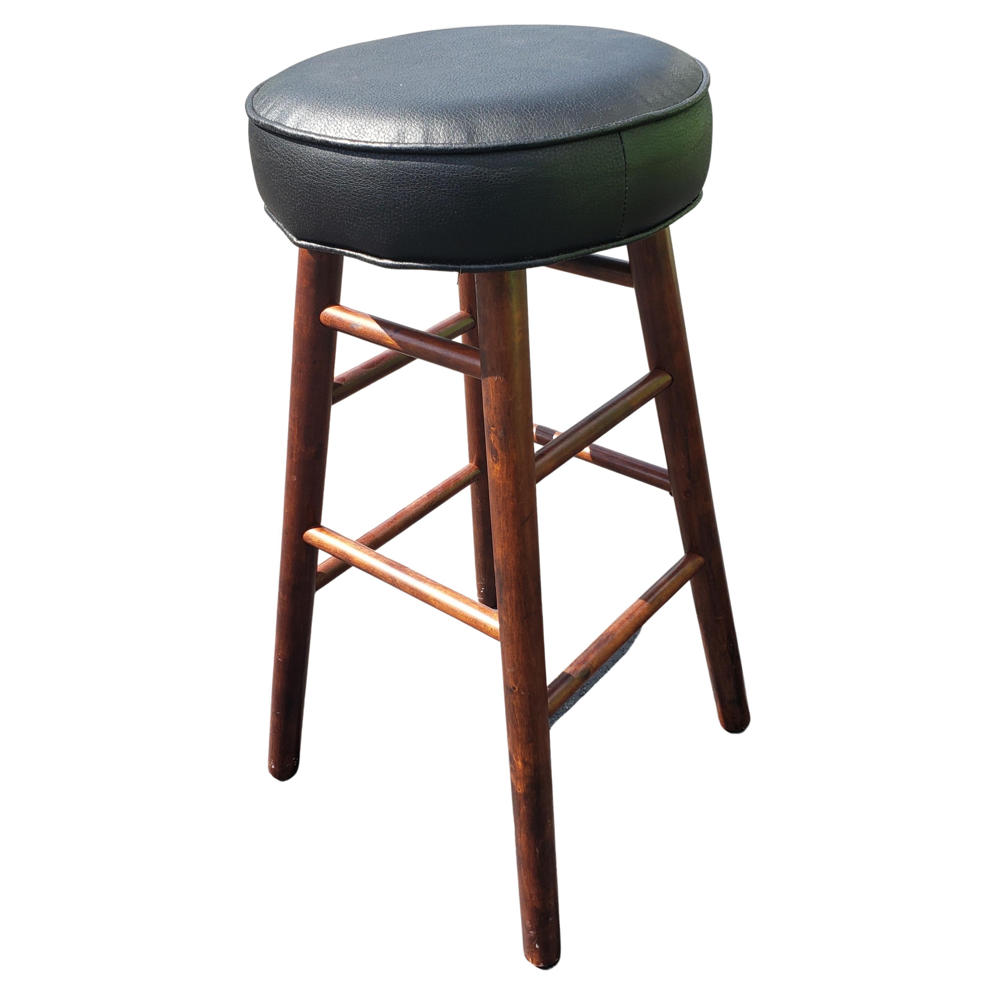 American Set of 3 Mid-Century Maple and Leather Seat Bar Stools For Sale