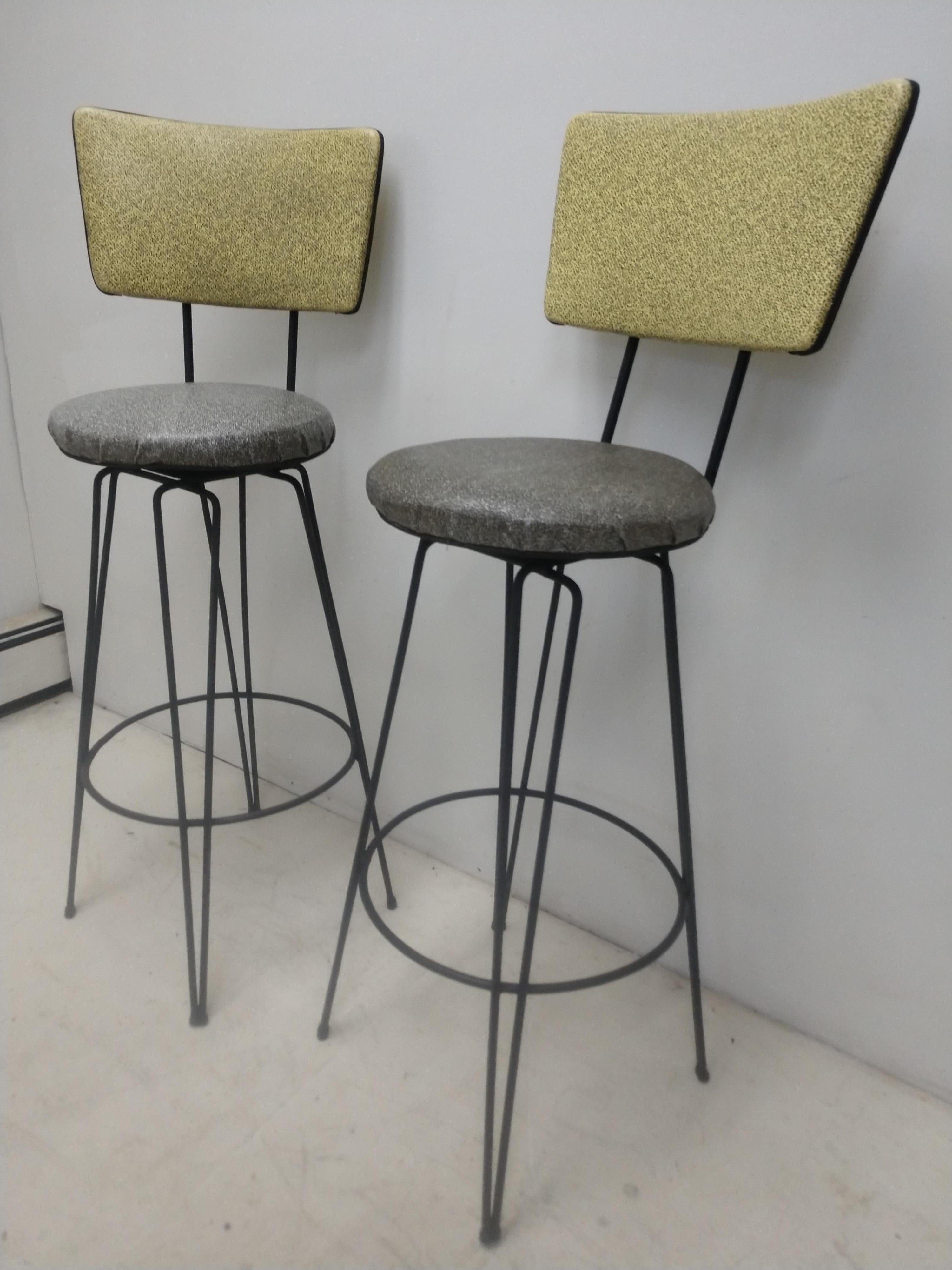 Set of 3 Mid Century Modern Bar Counter Stools with Hairpin Iron Legs In Good Condition In Port Jervis, NY