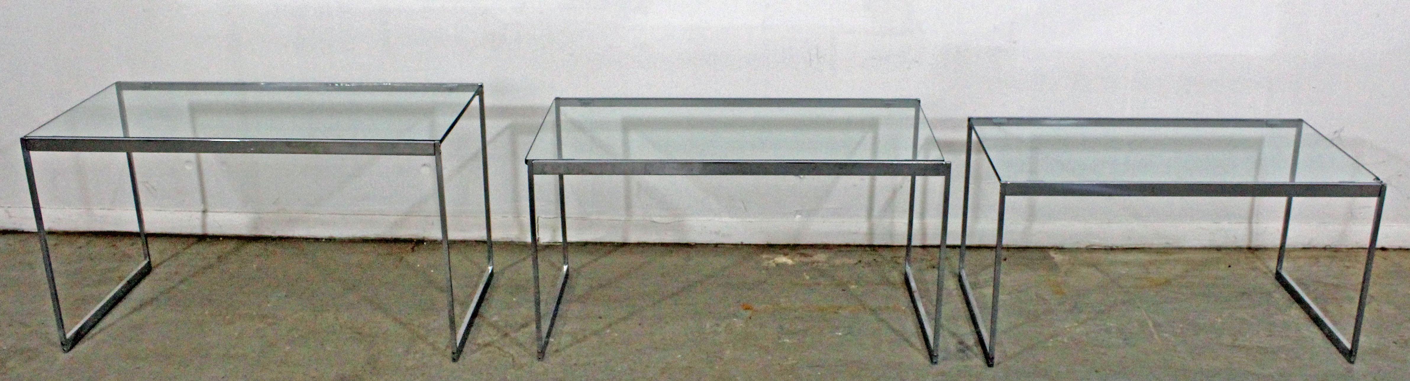 Set of 3 Mid-Century Modern Chrome and Glass Top Nesting End Tables For Sale 5