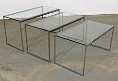 Set di 3 tavolini nidificanti con piano in vetro e cromo in stile Mid-Century Modern