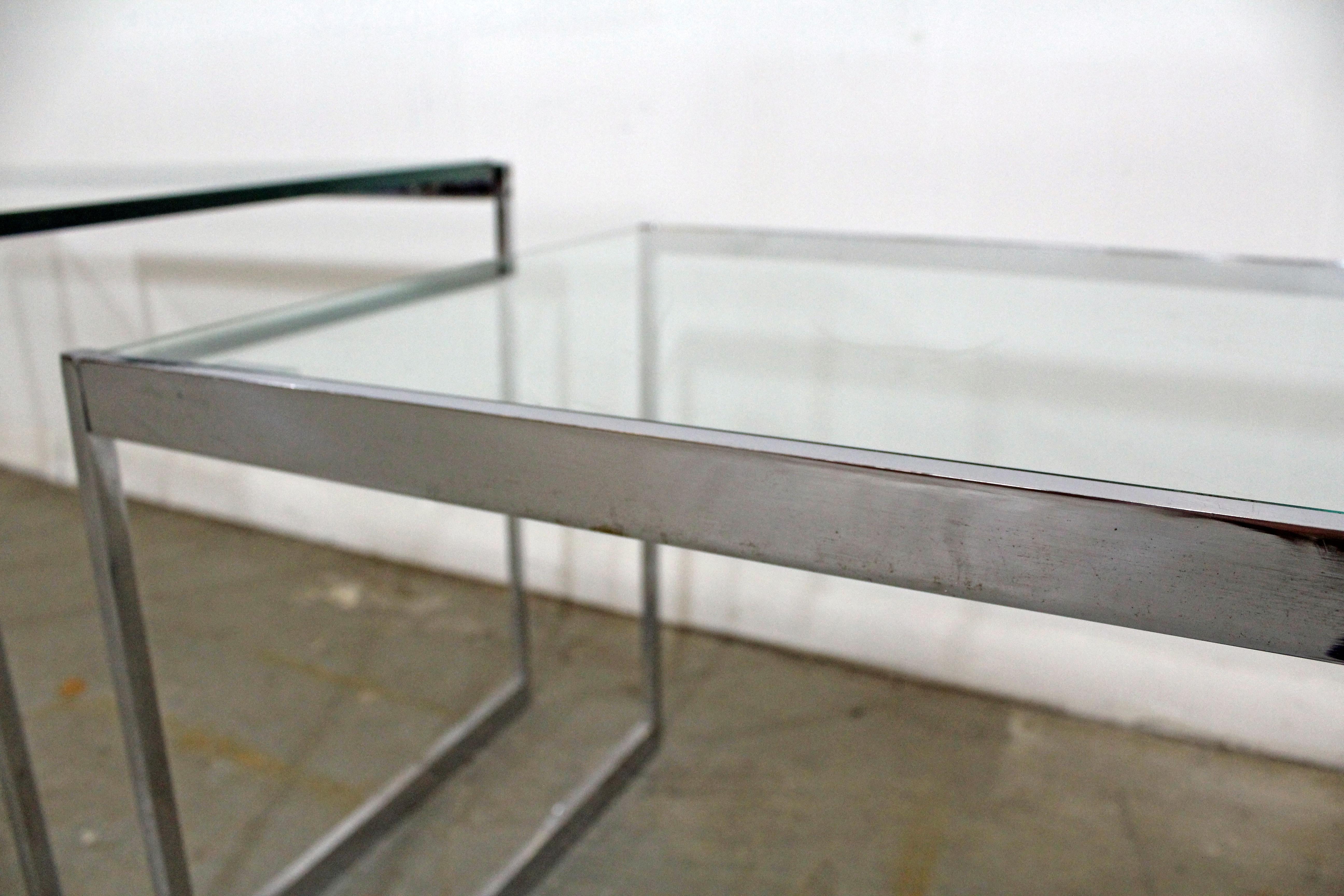 Ensemble de 3 tables d'extrémité gigognes modernes du milieu du siècle dernier en chrome et verre en vente 1