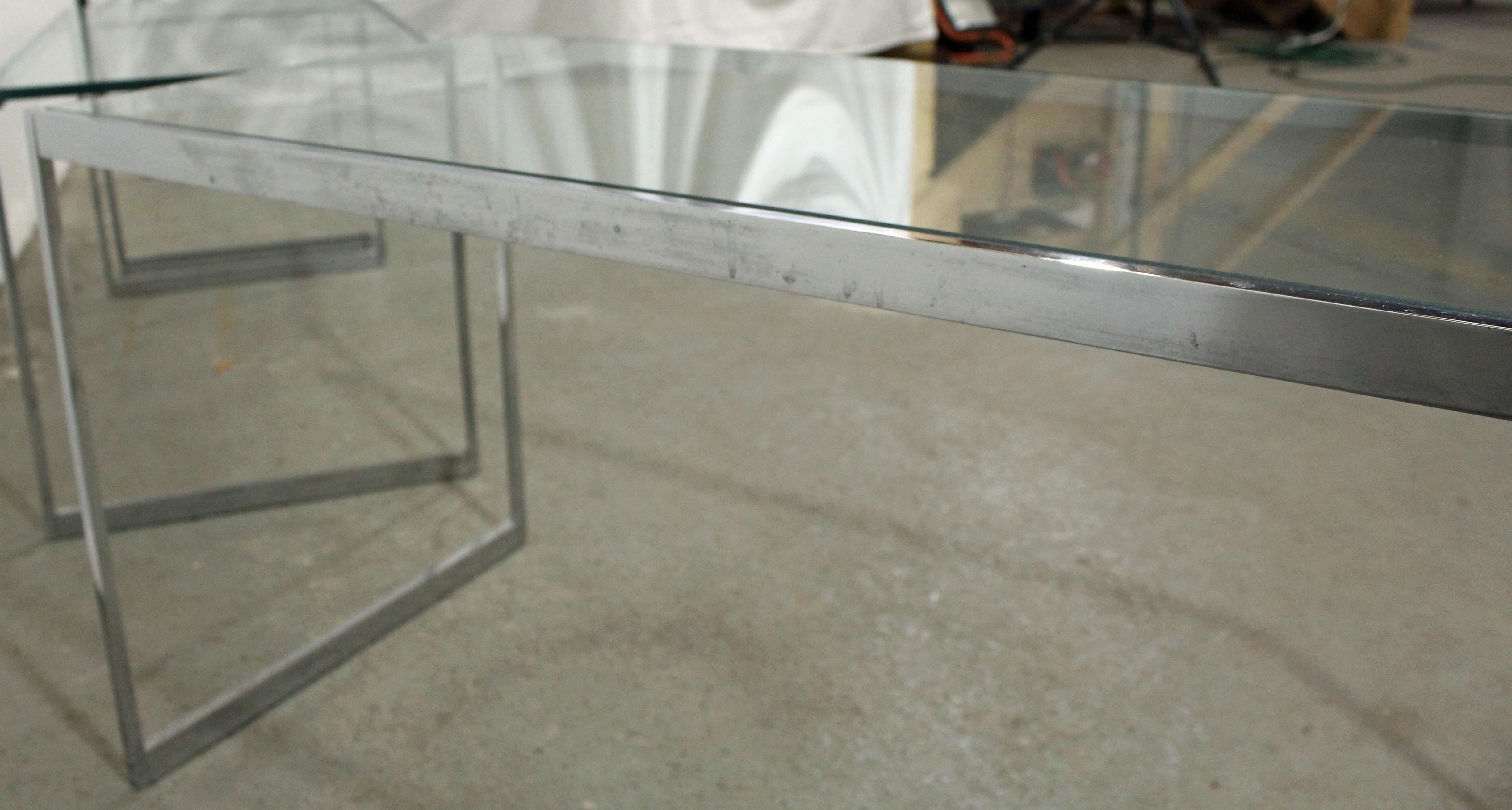 Set of 3 Mid-Century Modern Chrome and Glass Top Nesting End Tables For Sale 3