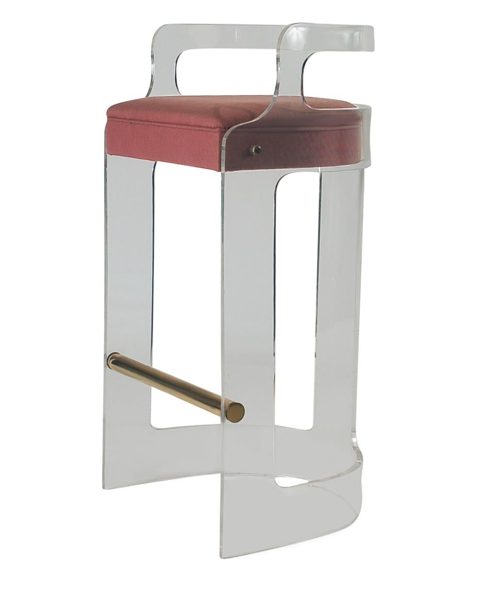 Set of 3 Mid Century Modern Counter Stools or Bar Stools in Lucite & Brass In Good Condition In Philadelphia, PA
