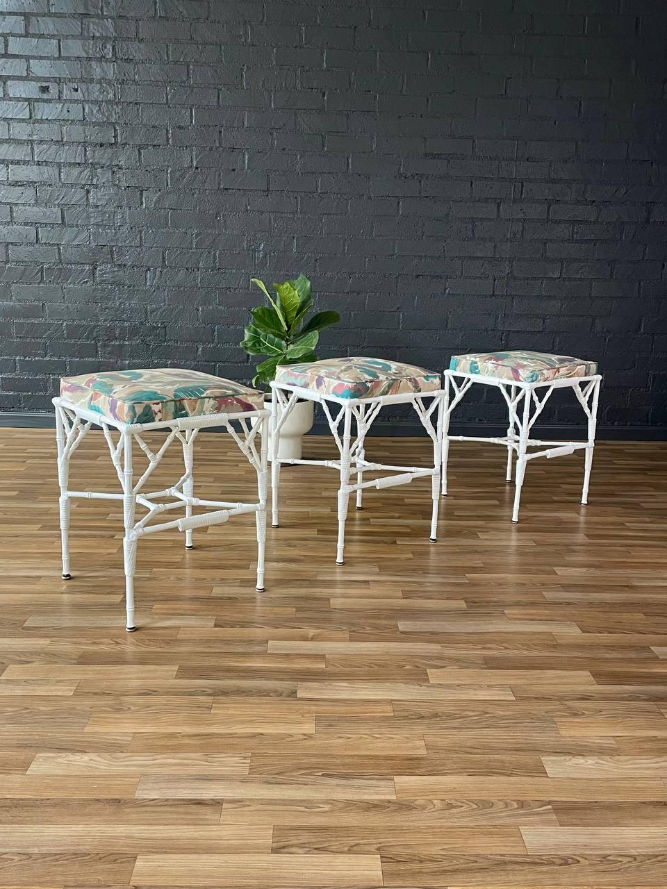 Condition: Original Vintage Condition

Materials: Enameled Aluminum, Original Upholstery 