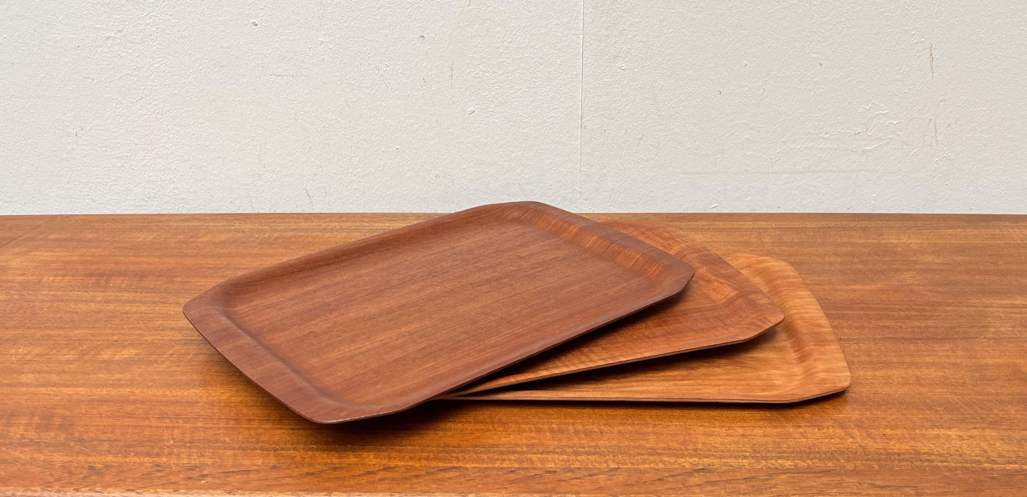 Satz von 3 Tabletts aus Teakholz in der modernen Form Stabil aus Langva, Dänemark, 1960er Jahre (Moderne der Mitte des Jahrhunderts) im Angebot