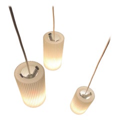 Set di 3 lampade a sospensione in plastica minimaliste tedesche della metà del secolo scorso di Erco