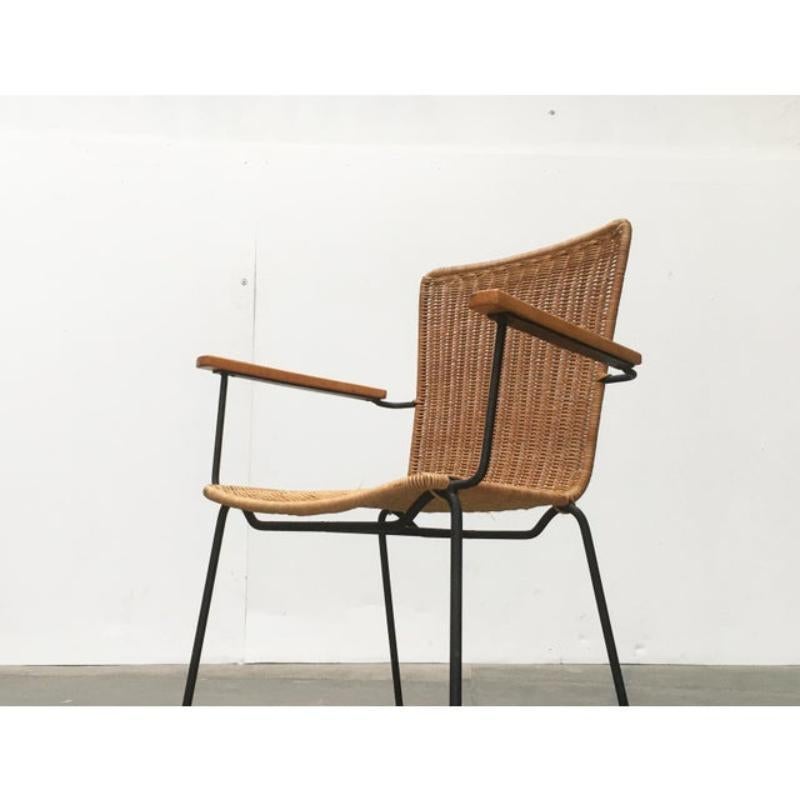 Set di 3 sedie da pranzo in metallo e rattan della modernità di metà secolo, anni '60 in vendita 6