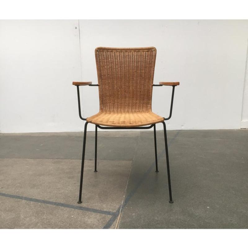 Set di 3 sedie da pranzo in metallo e rattan della modernità di metà secolo, anni '60 in vendita 1