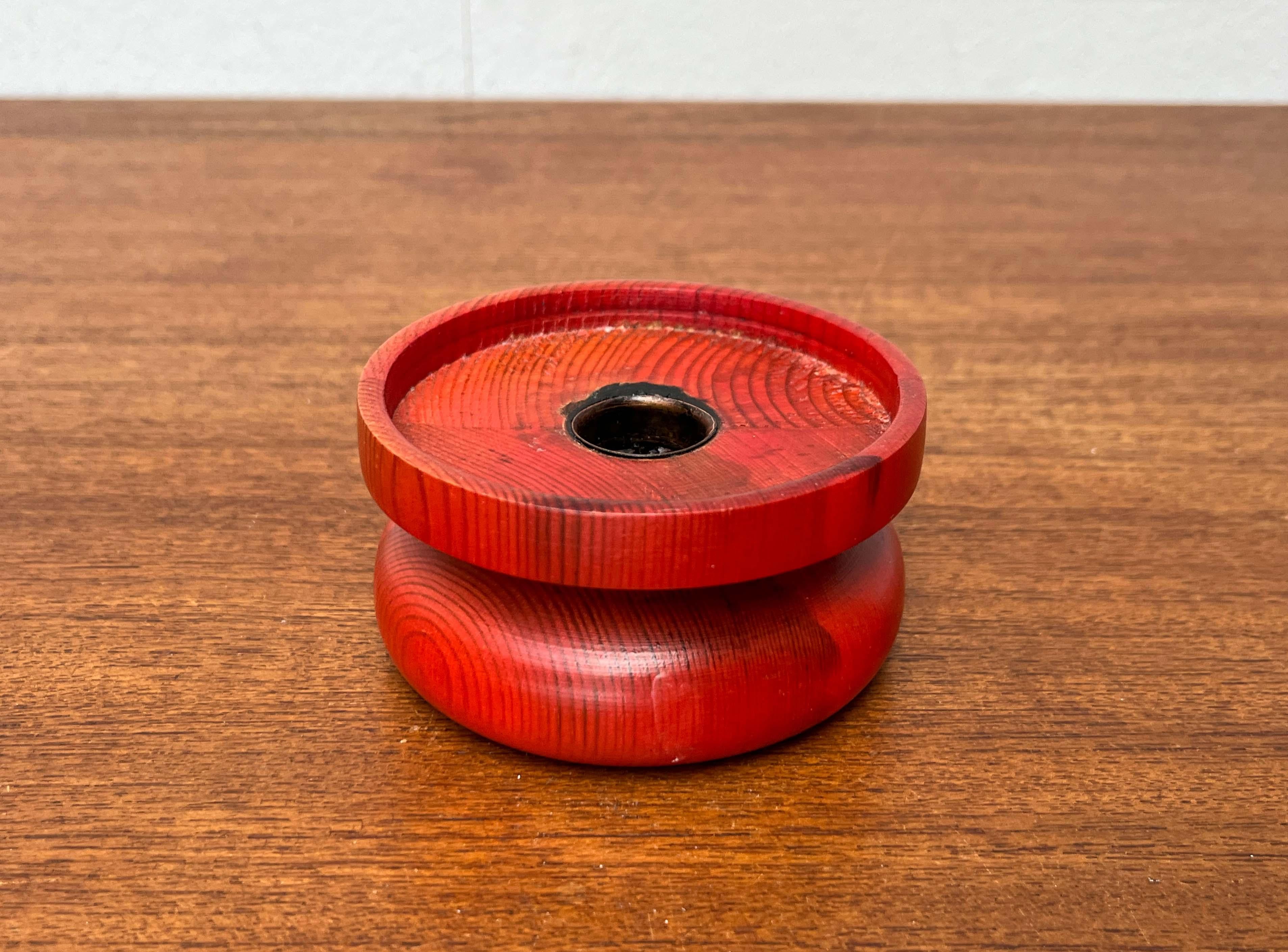 XX secolo Set di 3 portacandele in legno rosso di Aarikka, Finlandia, 1960 in vendita