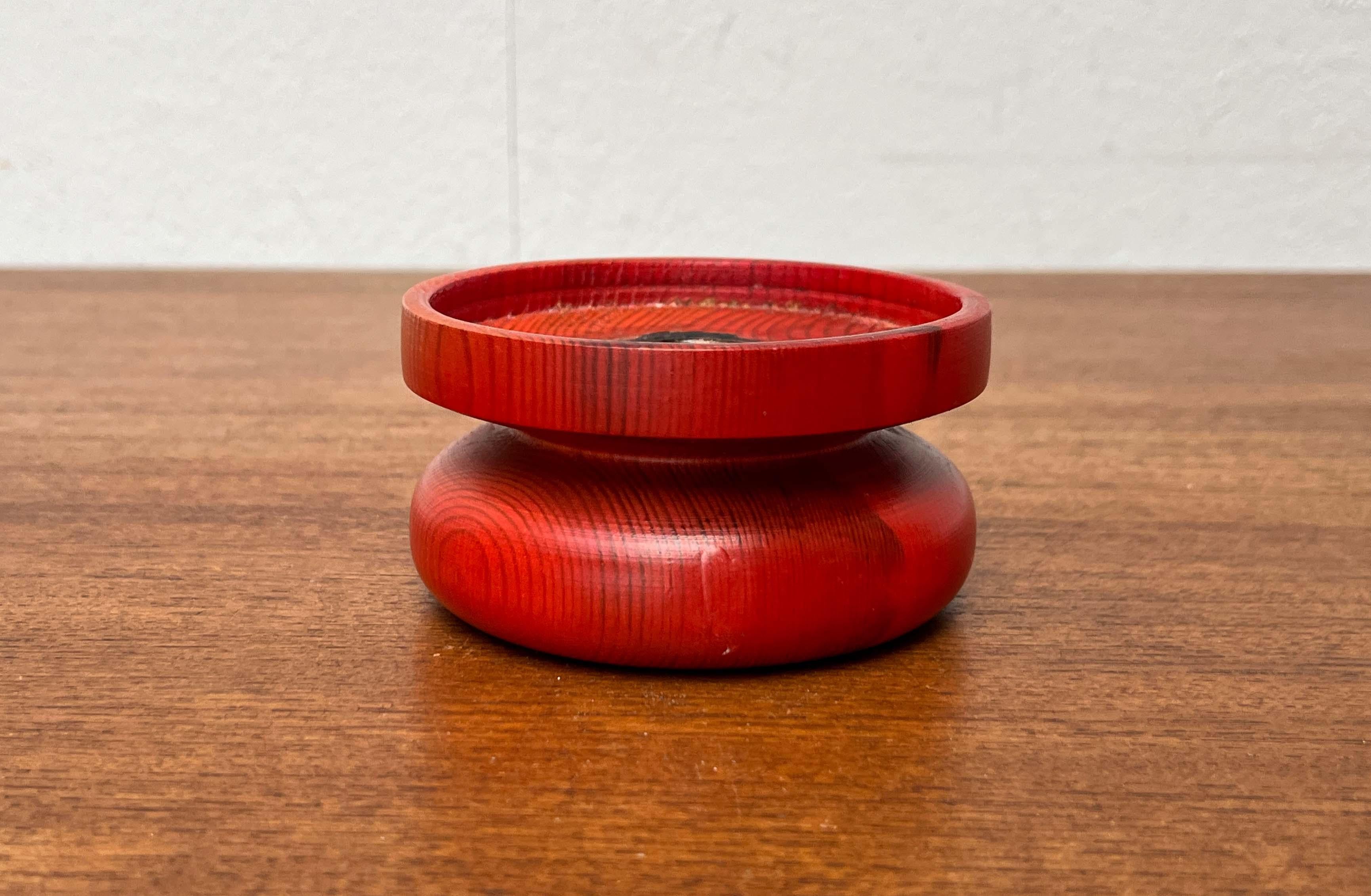 Legno Set di 3 portacandele in legno rosso di Aarikka, Finlandia, 1960 in vendita