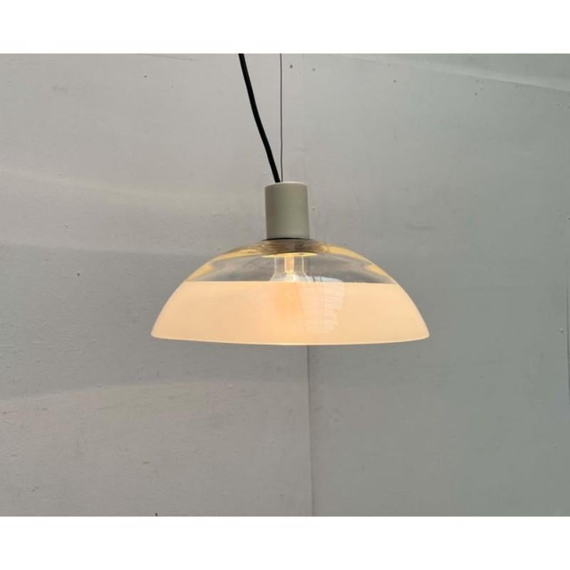 Ensemble de 3 lampes suspendues en verre de la période Modern Age, années 1960 en vente 4