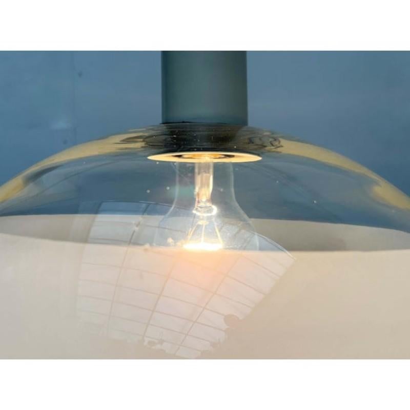 Ensemble de 3 lampes suspendues en verre de la période Modern Age, années 1960 en vente 10