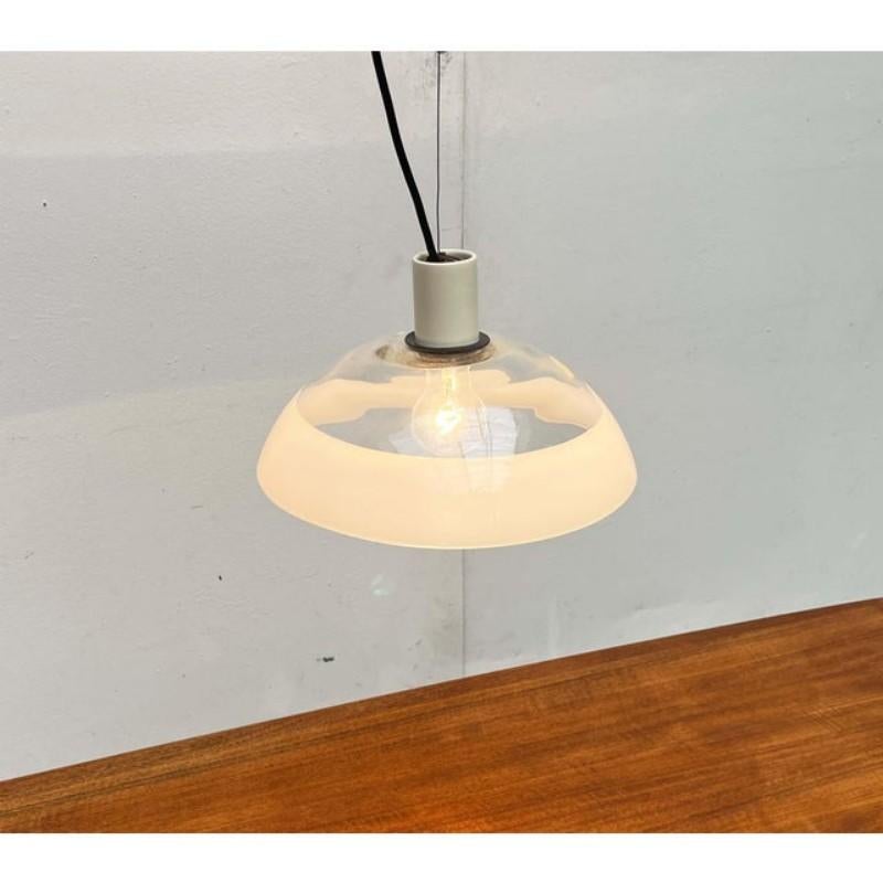 Ensemble de 3 lampes suspendues en verre de la période Modern Age, années 1960 en vente 12